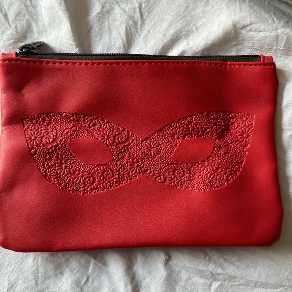 3 for $20! 2 Ipsy Bags - Picture 7 of 11